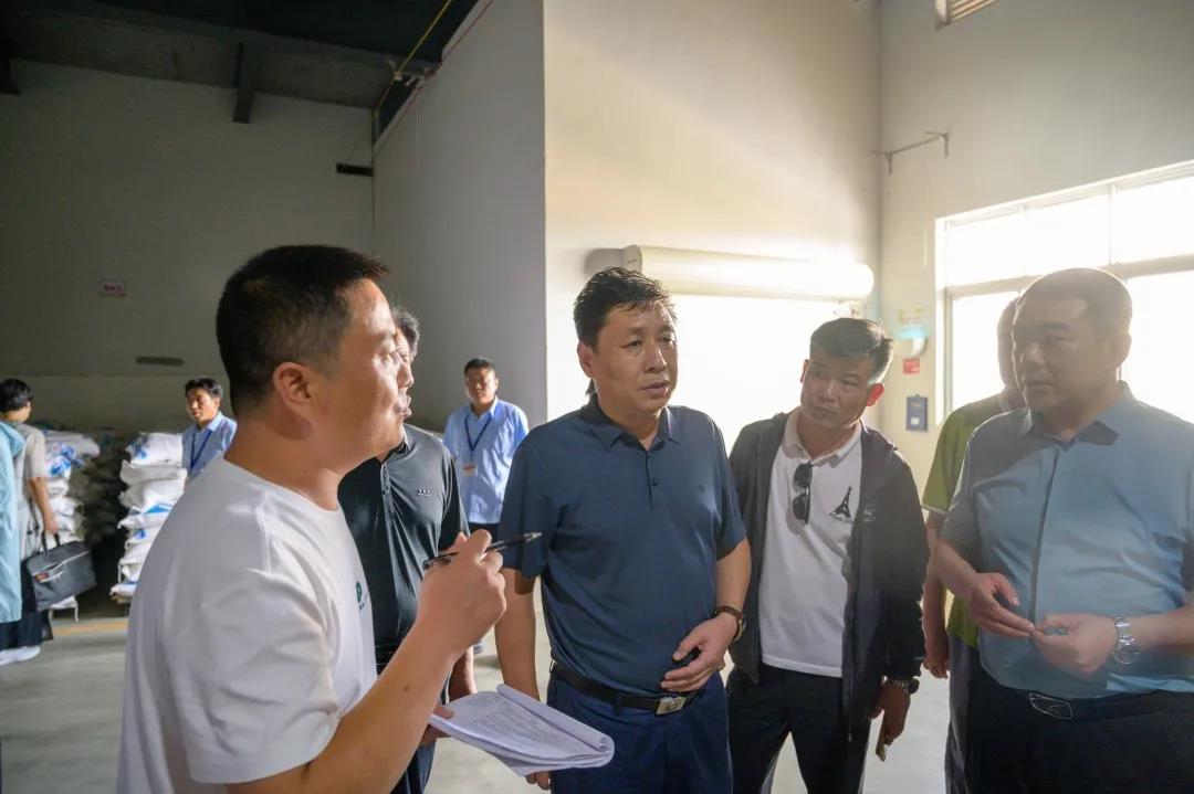 宜阳县市场监视治理局孙治平副局长一行莅临尊龙集团食物开展“食物生产日常监视检查”现场教学活动_尊龙集团