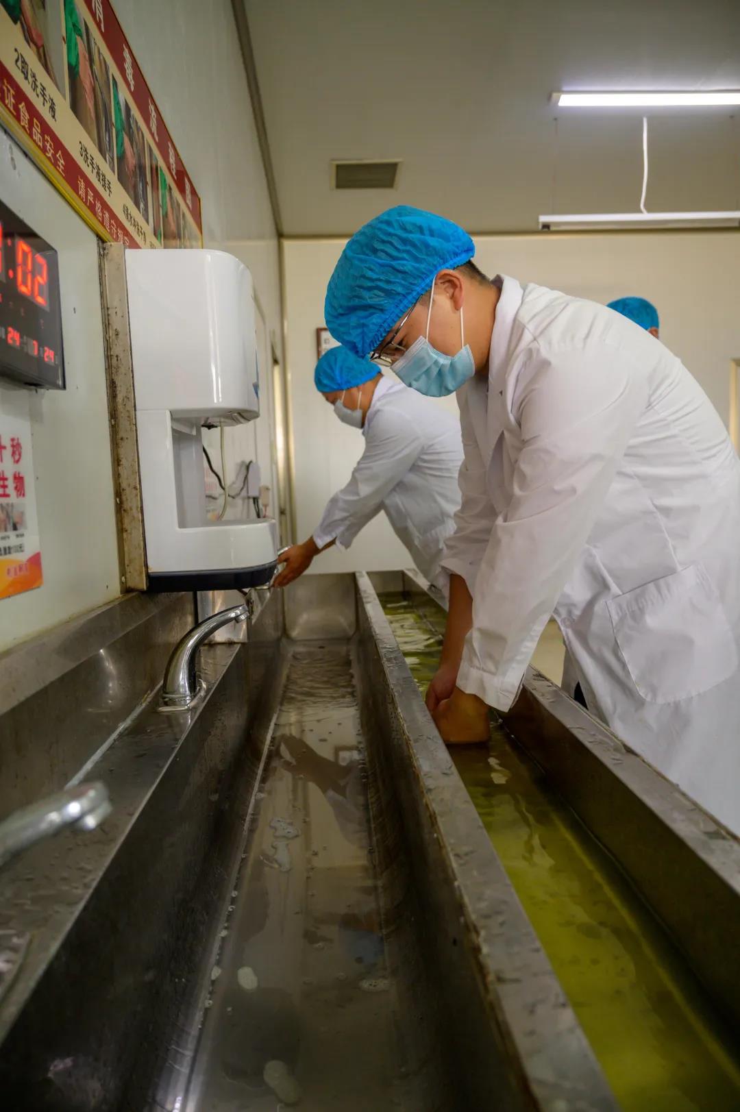 宜阳县市场监视治理局孙治平副局长一行莅临尊龙集团食物开展“食物生产日常监视检查”现场教学活动_尊龙集团