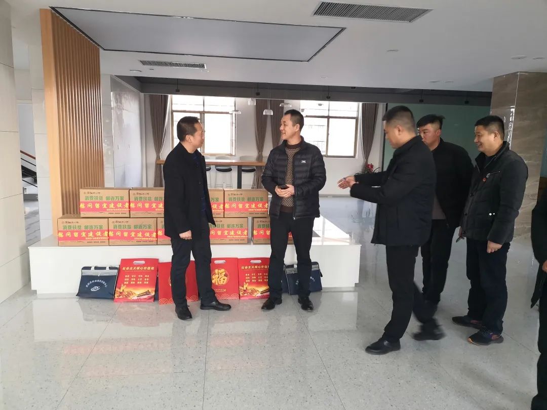 宜阳工业园区向导慰问尊龙集团春节驻厂职员_尊龙集团