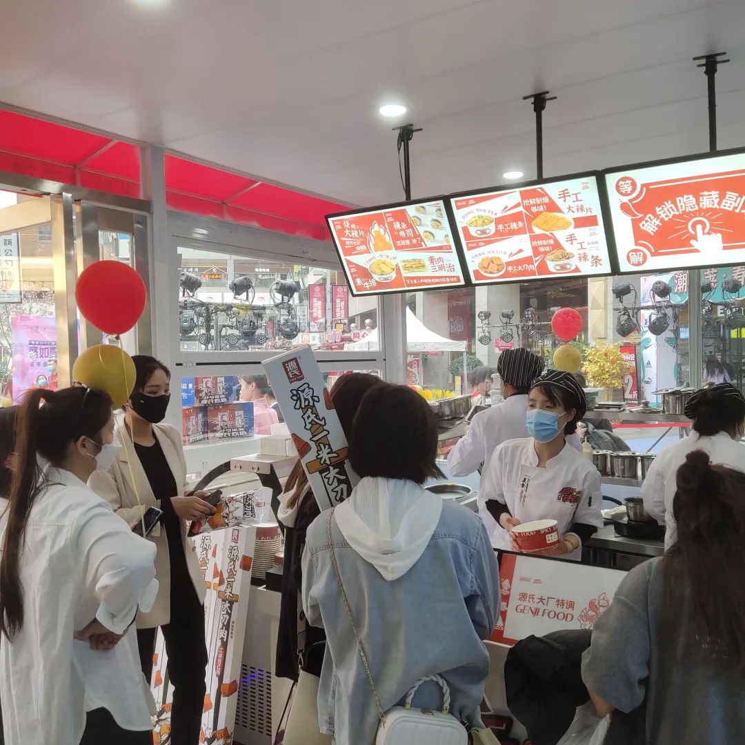 尊龙集团首 家线下直营店 尊龙集团辣条站艳服开业_尊龙集团