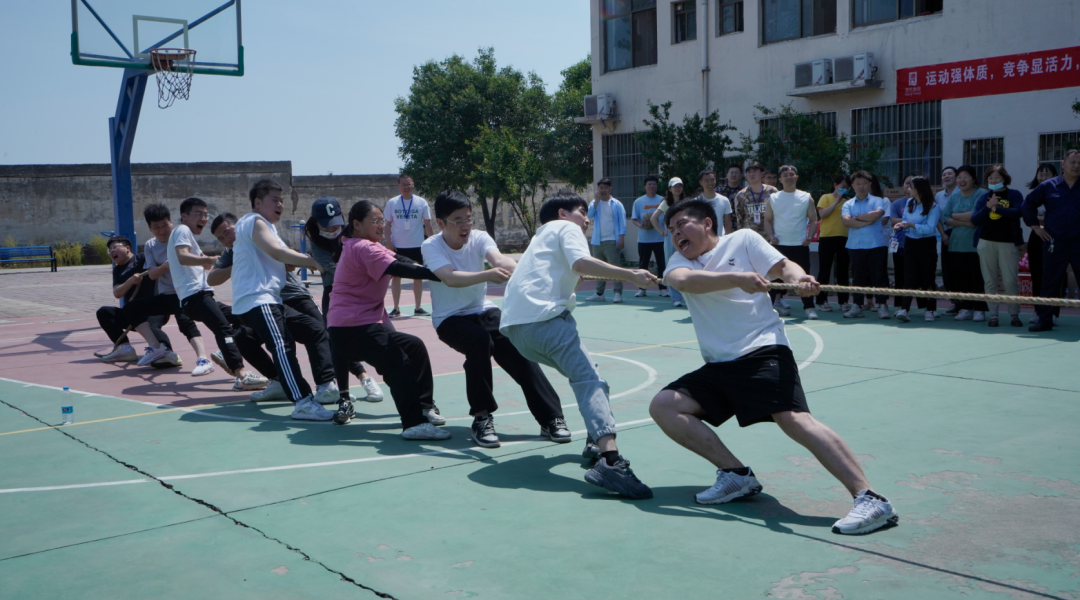 “运动强体质，，，，，，团结创佳绩” 尊龙集团食物举行2022年趣味运动会_尊龙集团