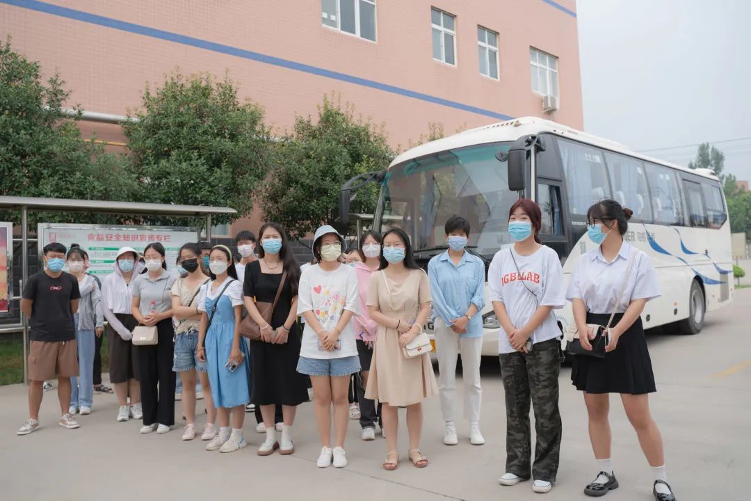 “青年看宜阳”专题活动走进尊龙集团食物_尊龙集团